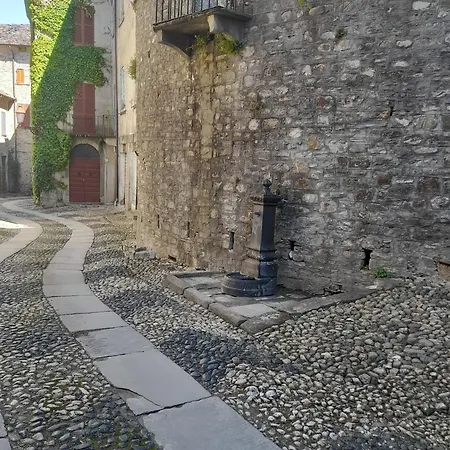 La Vista Sul Castello *